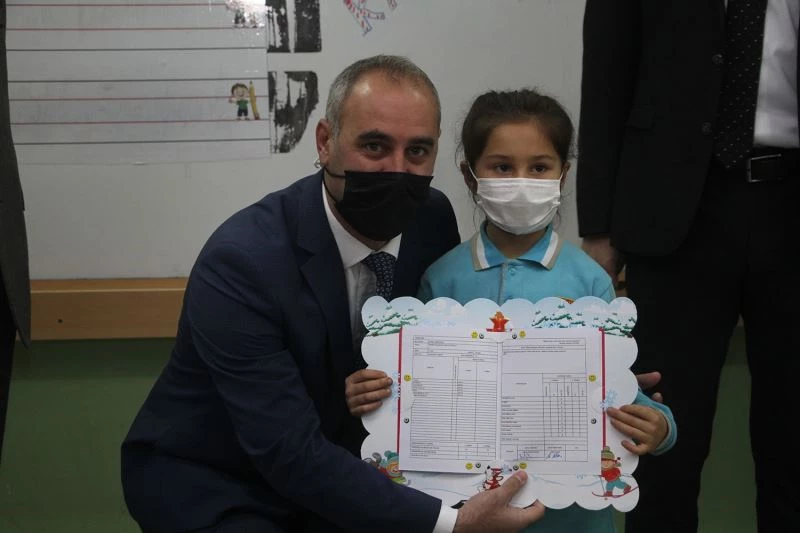 Kula’da 6 bin 631 öğrenci ilk dönem karnelerini aldı
