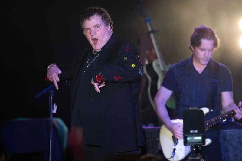 ABD’li ünlü şarkıcı Meat Loaf 74 yaşında hayatını kaybetti
