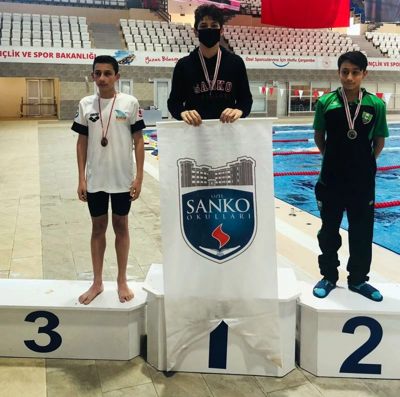 Şehitkamil’i anma yüzme müsabakası
