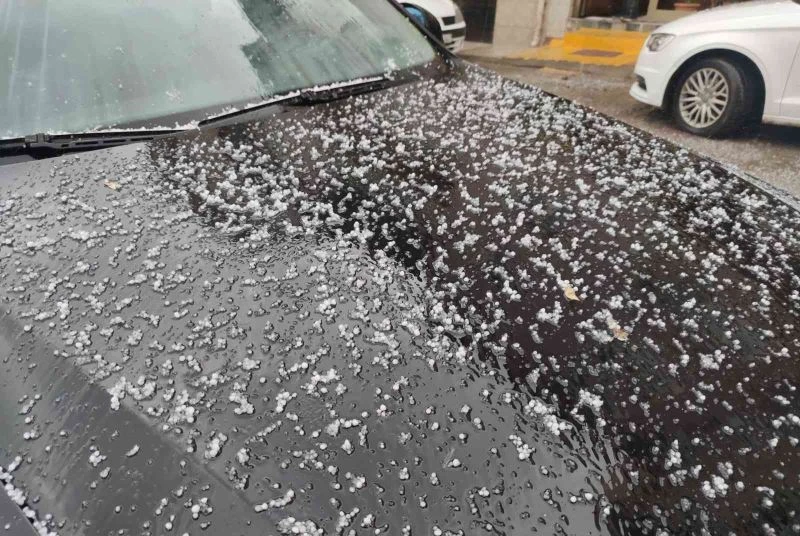 Malkara’da 20 dakika süren dolu yağışı etkili oldu
