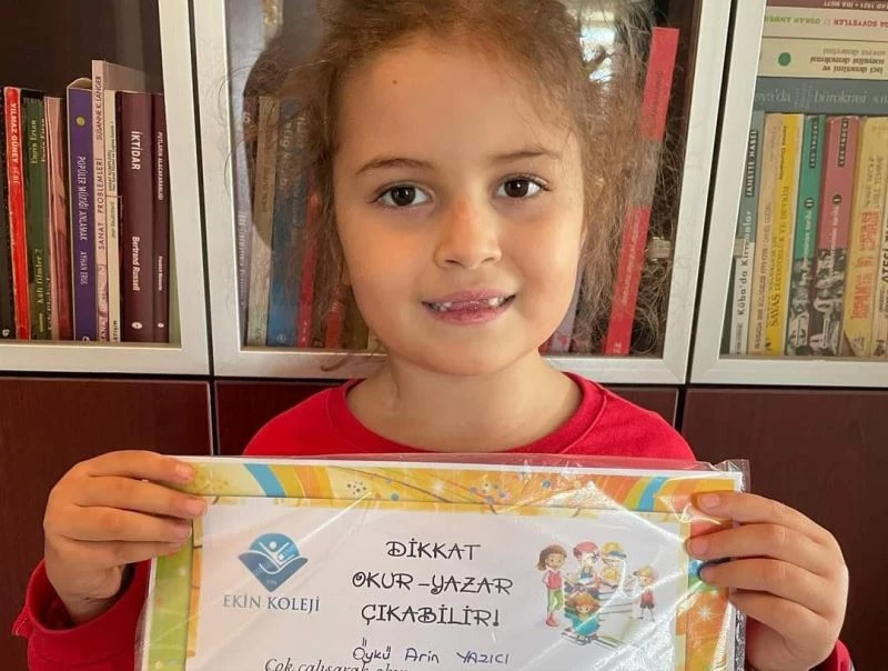 Öykü Arin, ilk karnesini aldı
