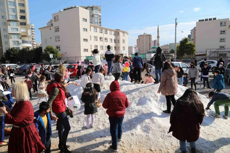 Çocuklar mektupla kar istedi, Başkan Tarhan karne günü sürpriz yaptı
