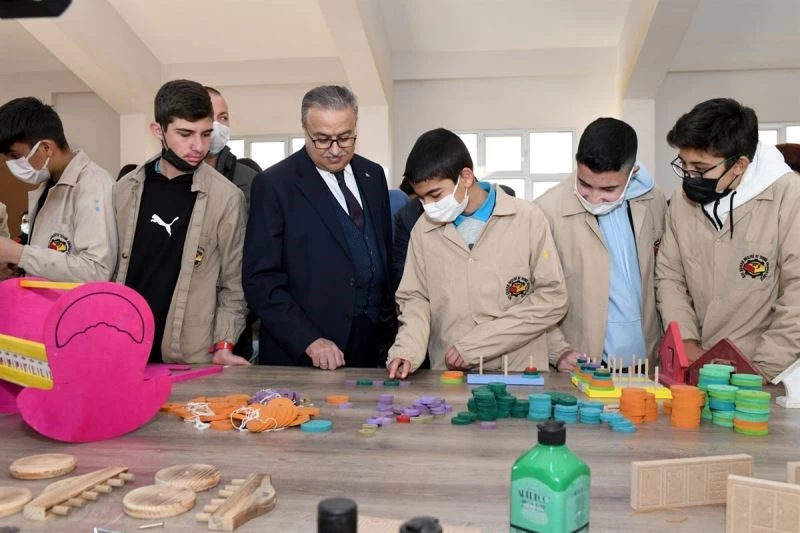 Vali Su, MTOSB’deki öğrencilerle buluştu
