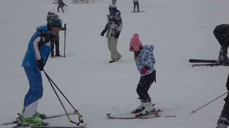 Tatilciler yarıyılda Uludağ’a akın etti
