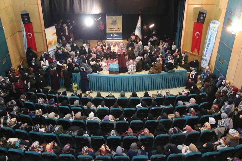 Tatvan’da ’Annem Babam Yaşadı Ben Öğrendim’ konferansı
