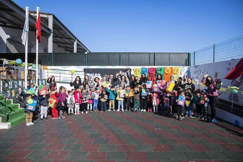 Büyükşehir Belediyesinin kreşlerindeki minikler karne heyecanını tattı
