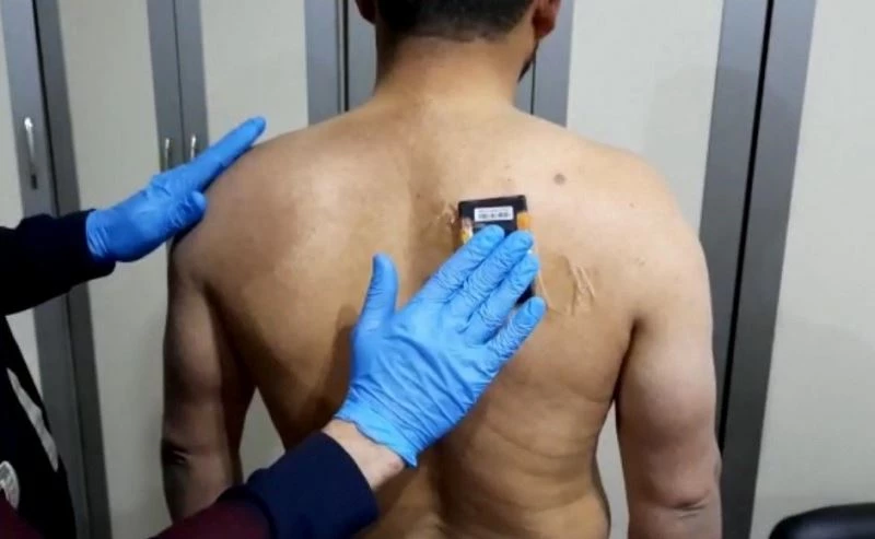 Ehliyet sınavında kopya çekerken yakalandı, üzerinden 6 bin liralık düzenek çıktı
