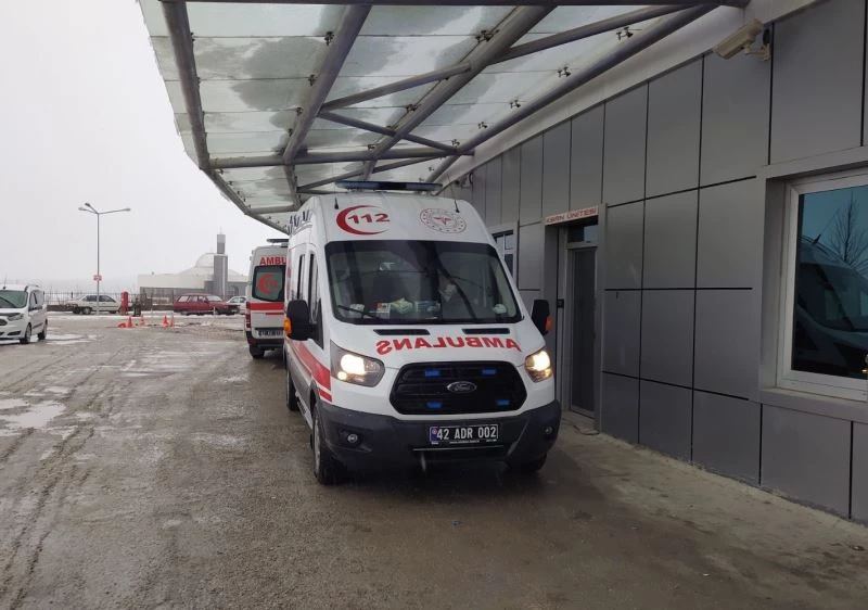 Konya’da apartman sakini ile yönetici arasındaki bıçaklı kavga kamerada
