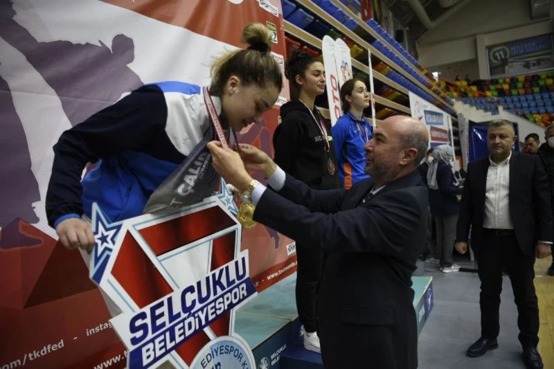 Selçuklu Belediyesporlu İkra Kayır’dan altın madalya
