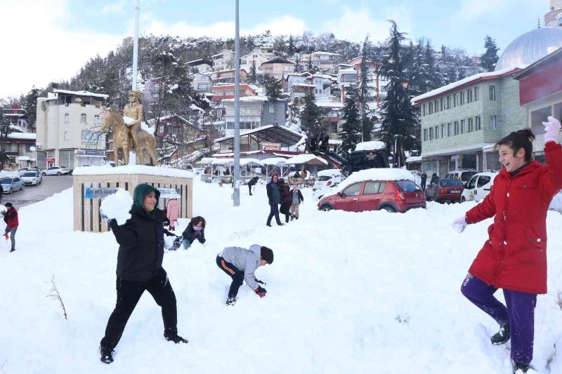 Mersinlilerin kar sevinci
