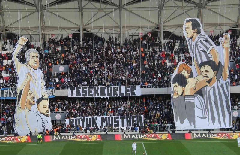 Altay taraftarlarından koreografi şov
