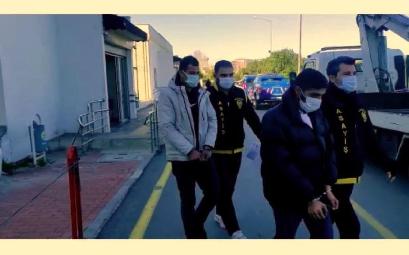 Kadının çantasını çalan kapkaççılar tutuklandı
