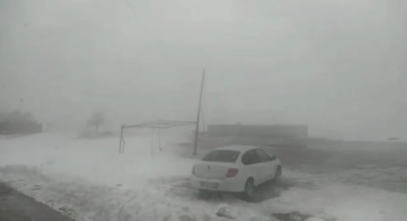 Siverek’te kırsal mahallelerin yolları kapandı
