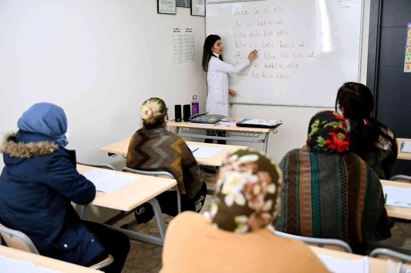 40’ından sonra okuma-yazma öğreniyorlar
