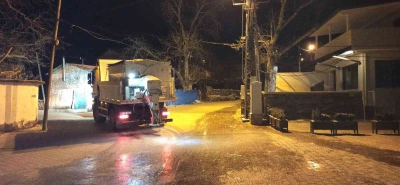 İzmir’de kar ve buzla mücadele
