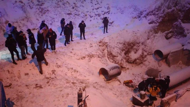 Girdikleri tünelde zehirlenen iki işçiden birisi çıkartıldı
