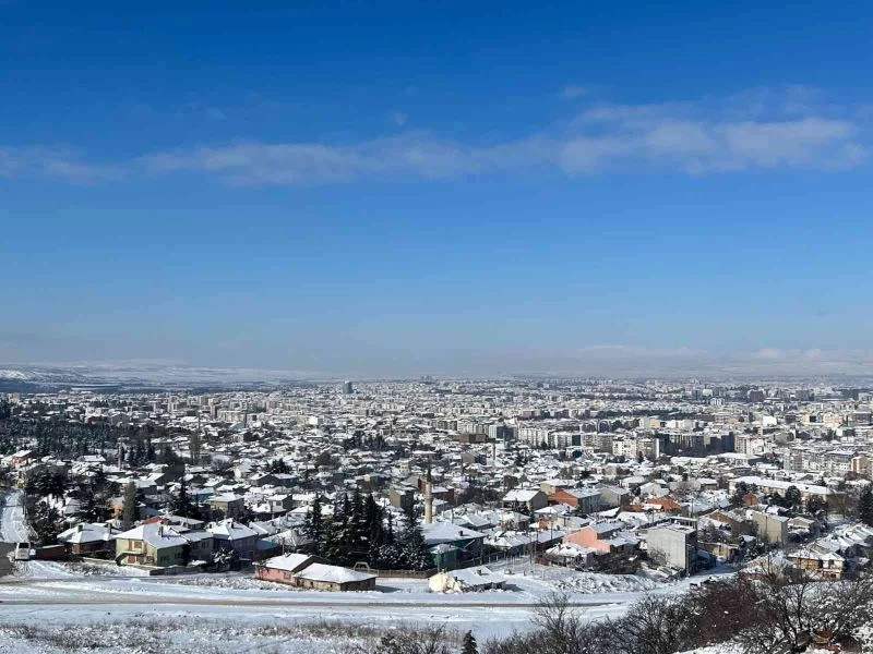  Gökyüzünün maviliği beyaz örtüyle buluştu
