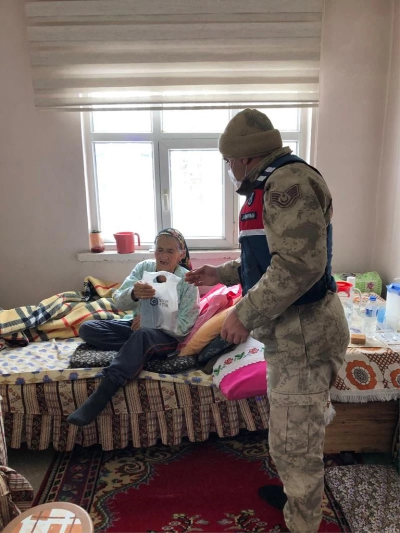 Kanser hastası kadınının ilaçlarını jandarma ekipleri yetiştirdi
