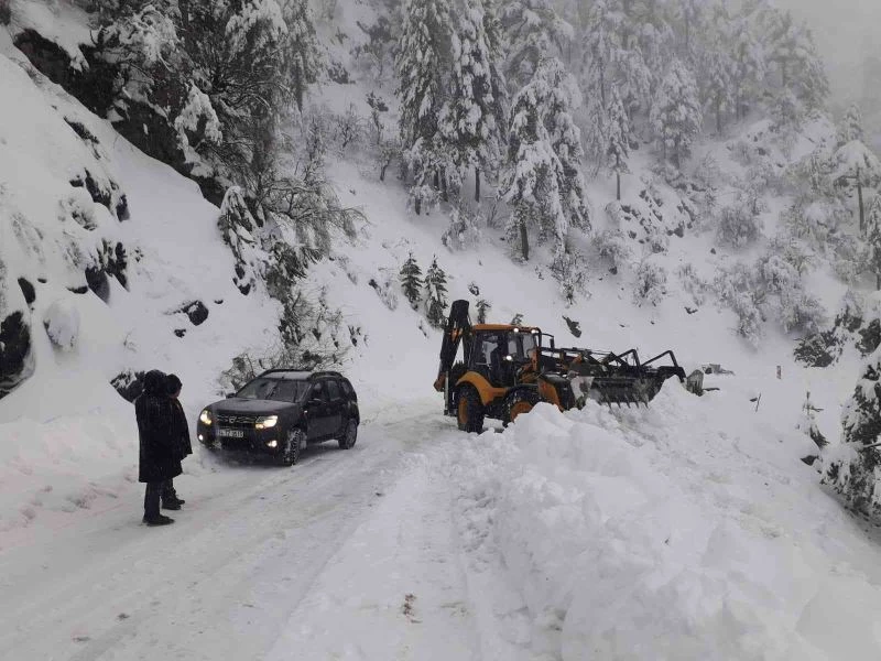 Antalya’nın yaylalarında karla mücadele devam ediyor
