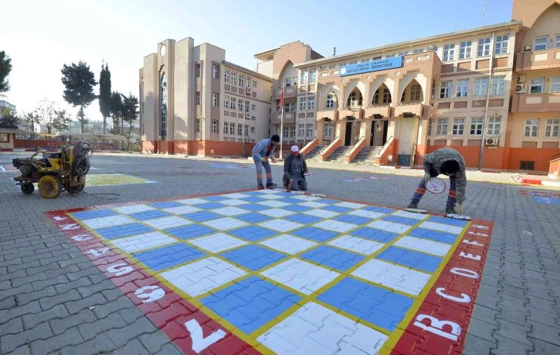 Yarıyıl tatili başladı Muratpaşa’da okulların bakım ve onarımı çalışması başladı