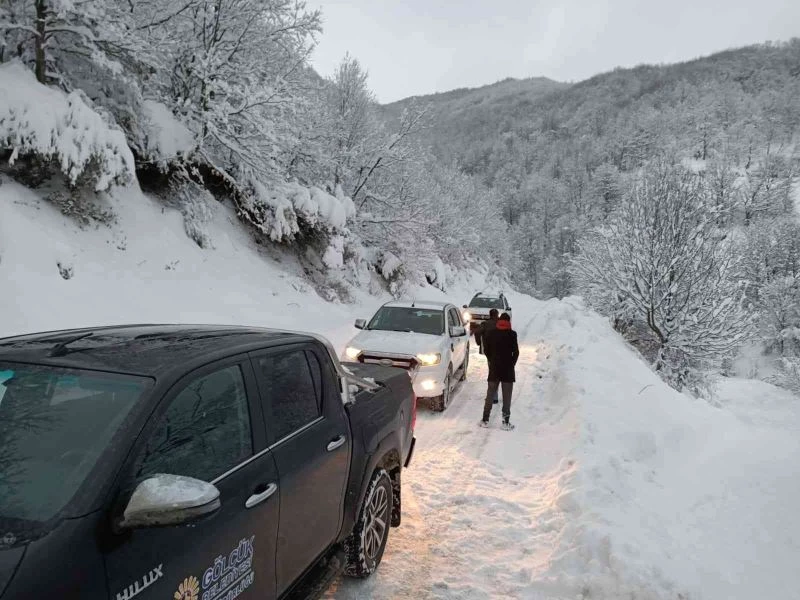 Kamp alanında mahsur kalan gençlerin imdadına yetiştiler
