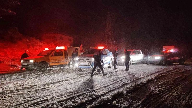 Datça’da kar yağışı aralıklarla devam ediyor
