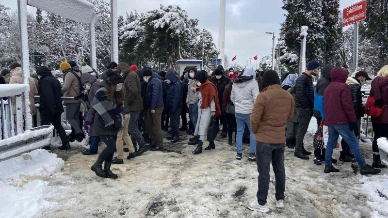 Edirnekapı’da sabah işe giden vatandaşlar zor anlar yaşadı
