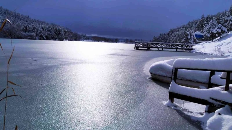 Eflani’de göller buz tuttu
