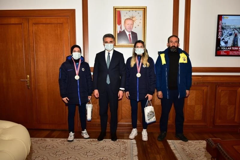 Türkiye Şampiyonu Boksörlere hediye
