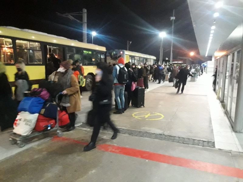 İstanbul yolcuları yurtlara yerleştirildi
