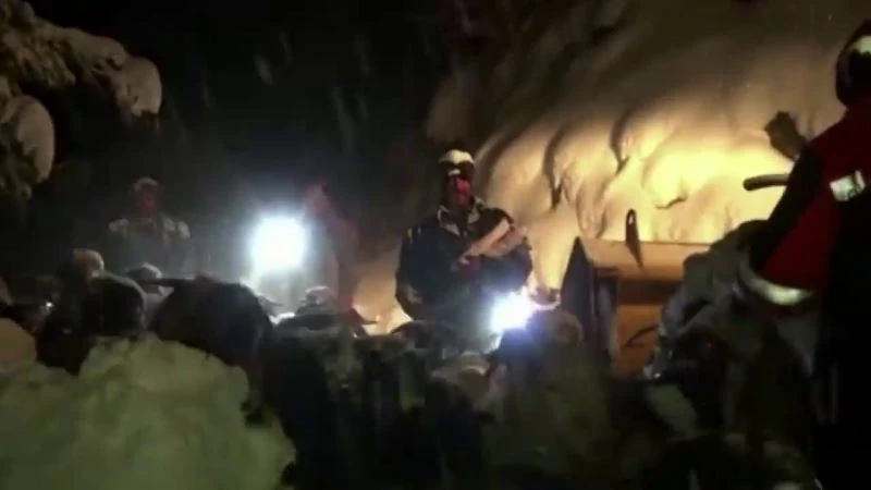 Yaylada mahsur kalan besici aileye kurtarma operasyonu
