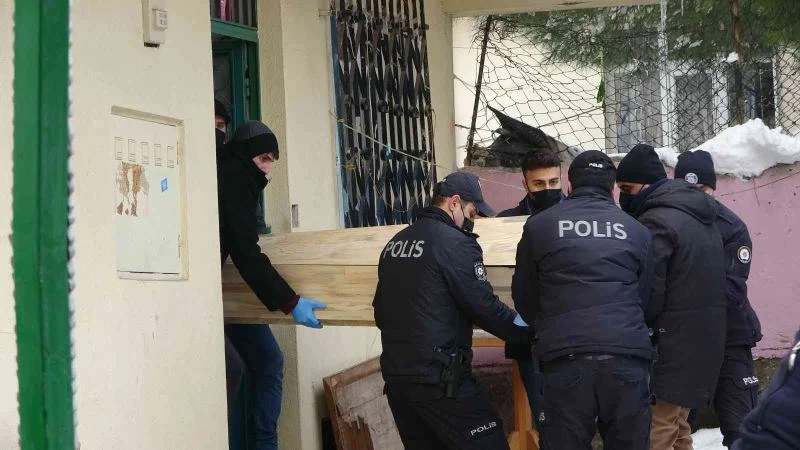 Sultanbeyli’de annesini öldüren şizofren şahsın akrabaları konuştu
