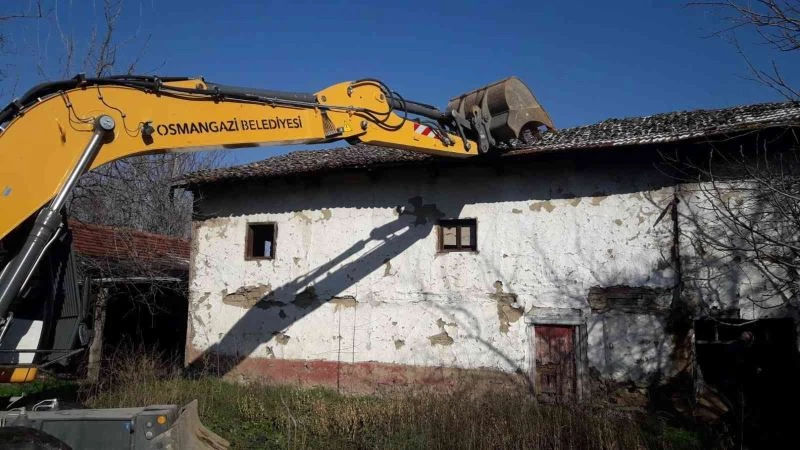 Suç yuvası metruk binalara yıkım
