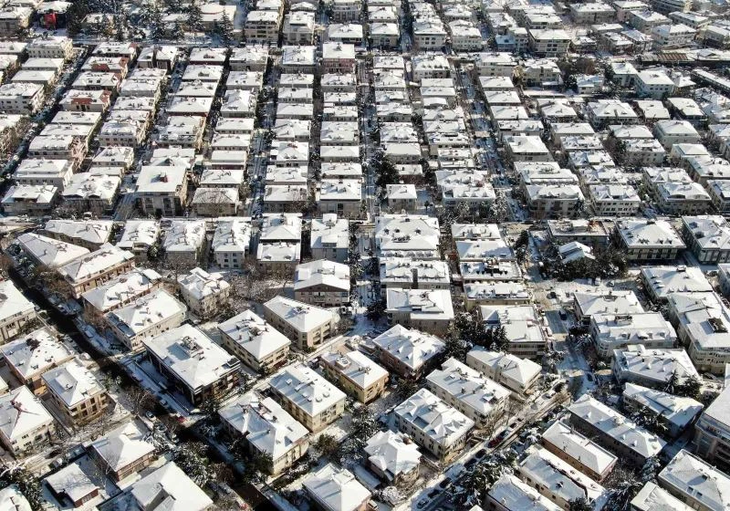 Bakırköy Florya’da karla kaplı ara sokaklar havadan görüntülendi
