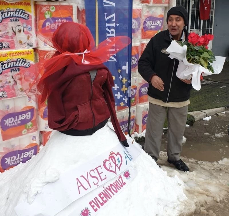 Muradına kardan gelinle erdi
