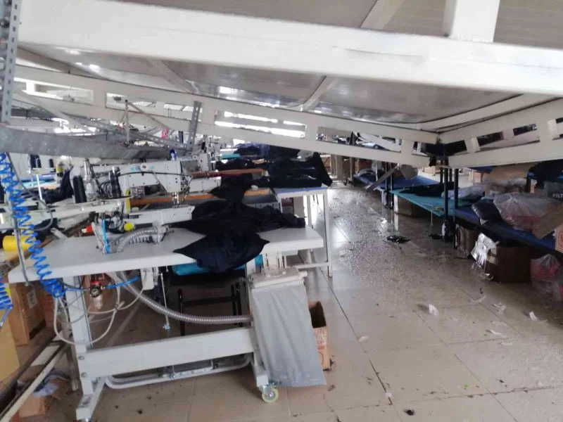 Tekstil atölyesinin çatısı çöktü
