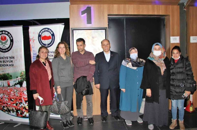 Eğitim-Bir-Sen üyeleri 