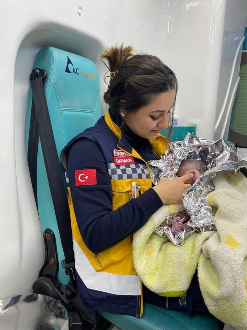 Batman’da ambulansta doğan bebeğe ’Recep Tayyip’ adı verildi
