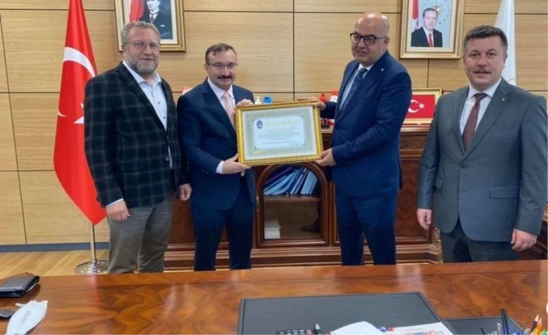 Genel Müdür Keleşer’e Emet Belediyesi’nden fahri hemşerilik beratı
