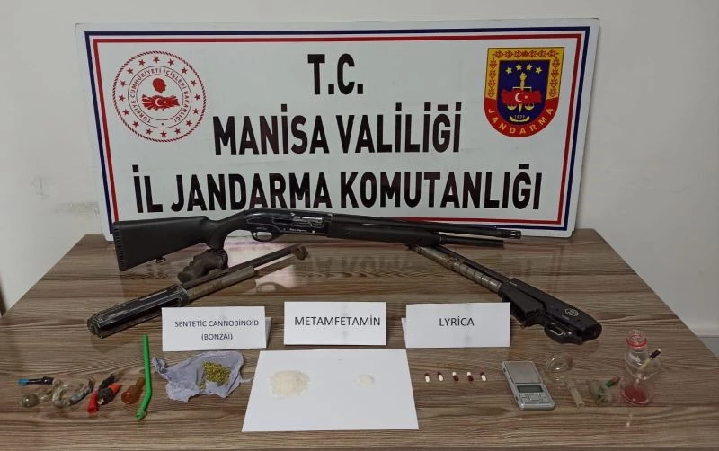 Göçmen kaçakçılığından aranan şahıs uyuşturucuyla yakalandı
