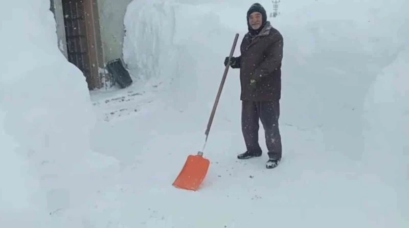 Köylerde evlerinden dışarıya çıkabilmek için yoğun çaba harcadılar
