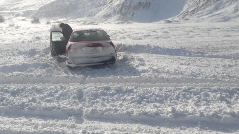 Araçlar tipide mahsur kaldı
