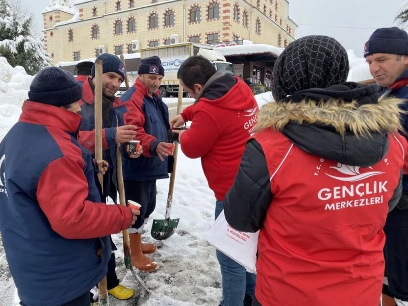 Bugünde çaylar bizden olsun dediler
