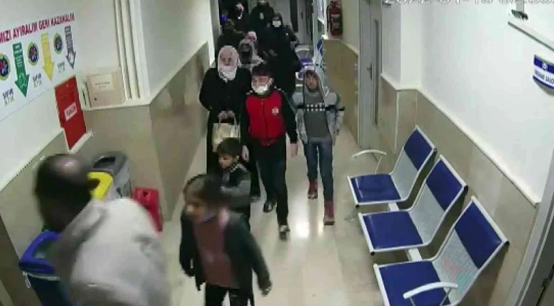 Yolda kalan yolcular emniyete sığındı
