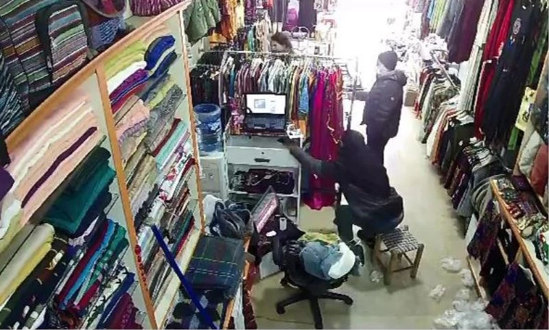 Küçüğü oyaladı, büyüğü çaldı
