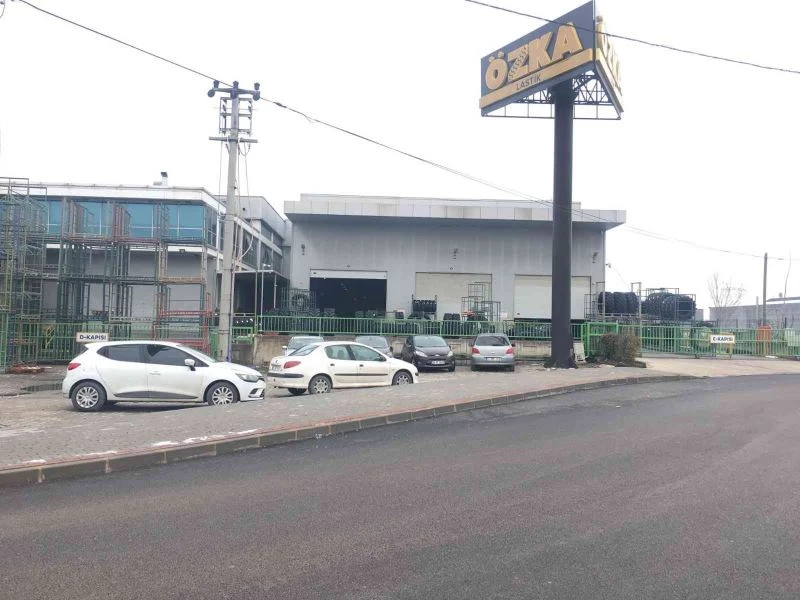 Makineye sıkışan fabrika işçisi hayatını kaybetti
