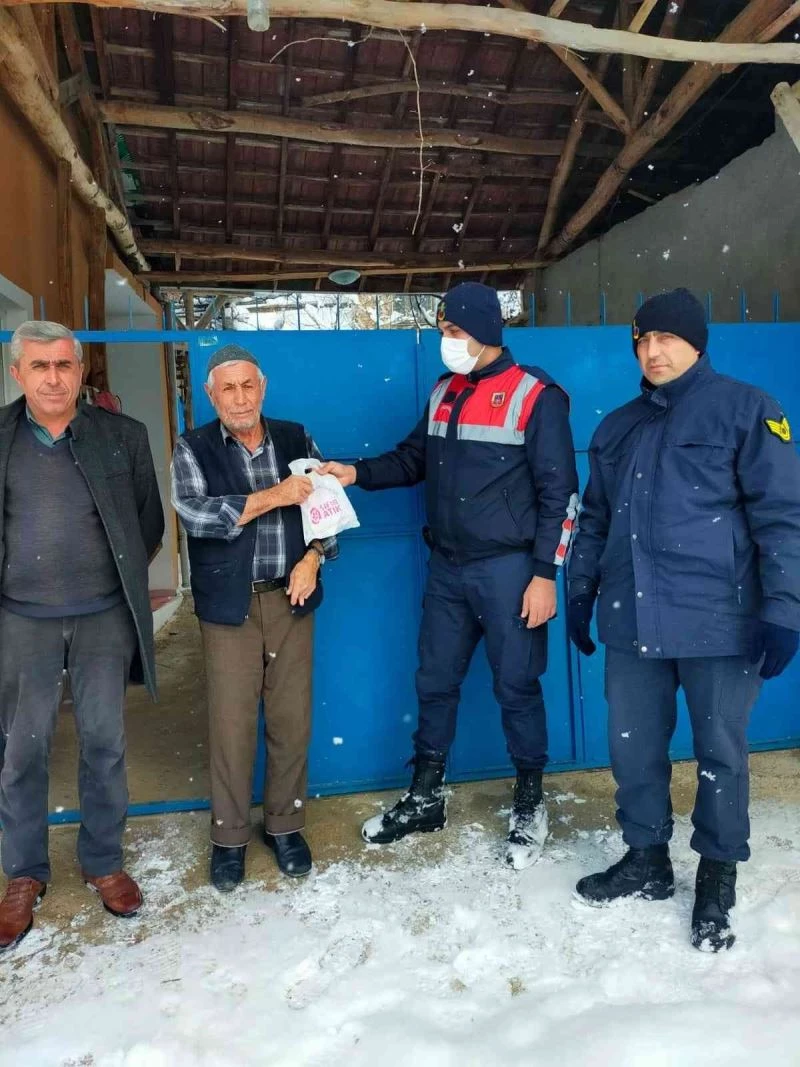 Kalp hastasının ilacını jandarma temin etti
