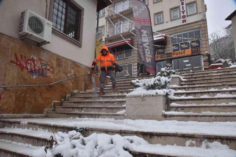  Bilecik’te karla mücadele için günde 3 ton solüsyon kullanılıyor
