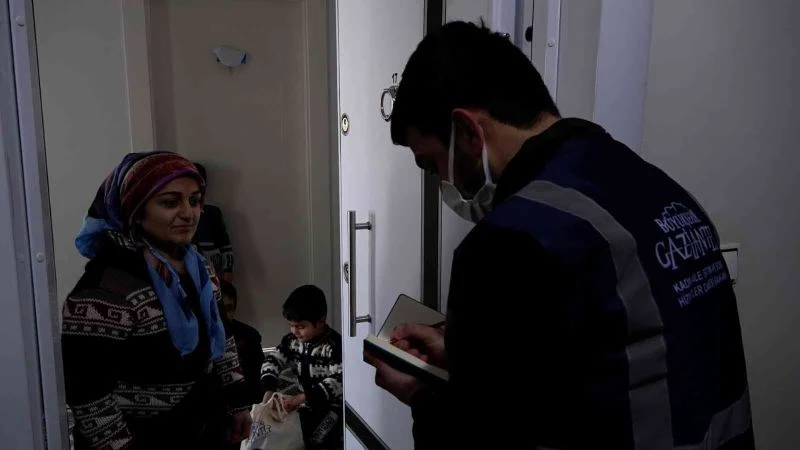 Engelli ve yaşlıların erzak ve yiyecek ihtiyacı kapılarına kadar götürüyor
