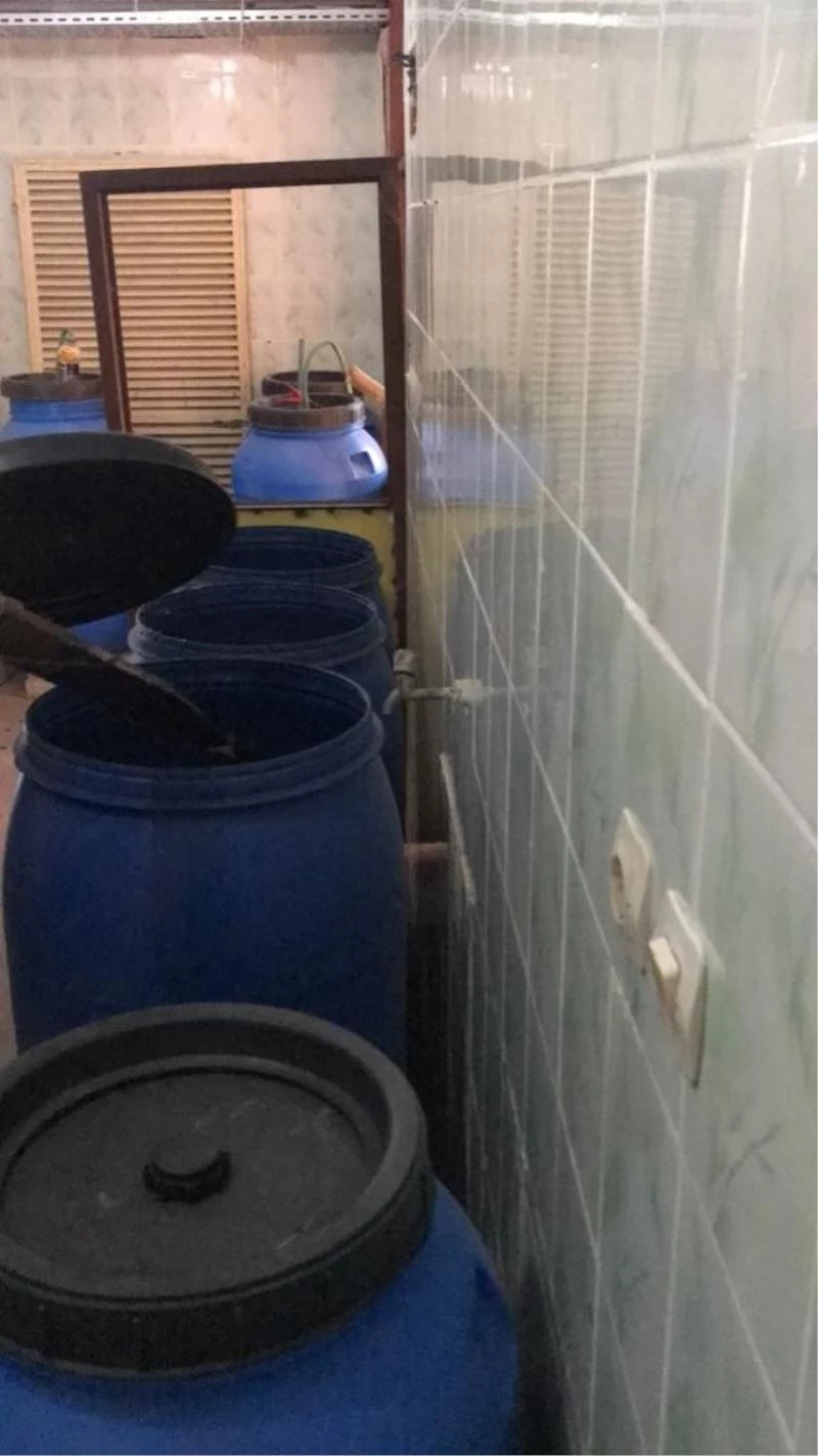 Manisa’da bir iş yerinde 700 litre kaçak şarap ele geçirildi
